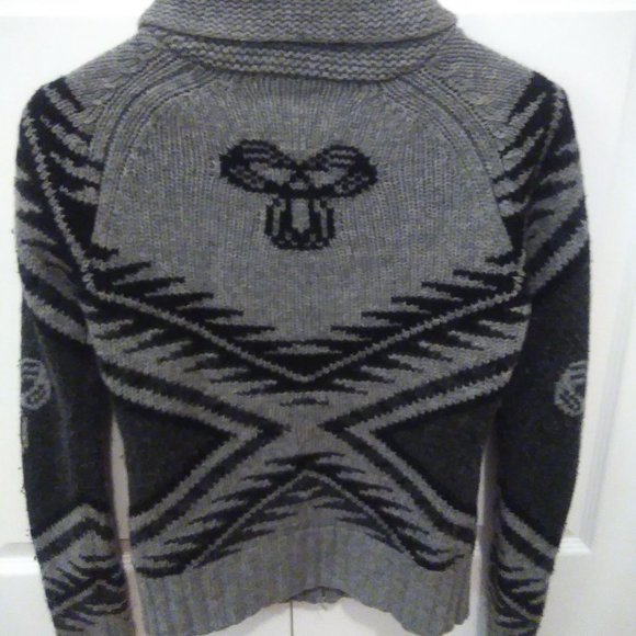TNA Sweater - Picture 2 of 3